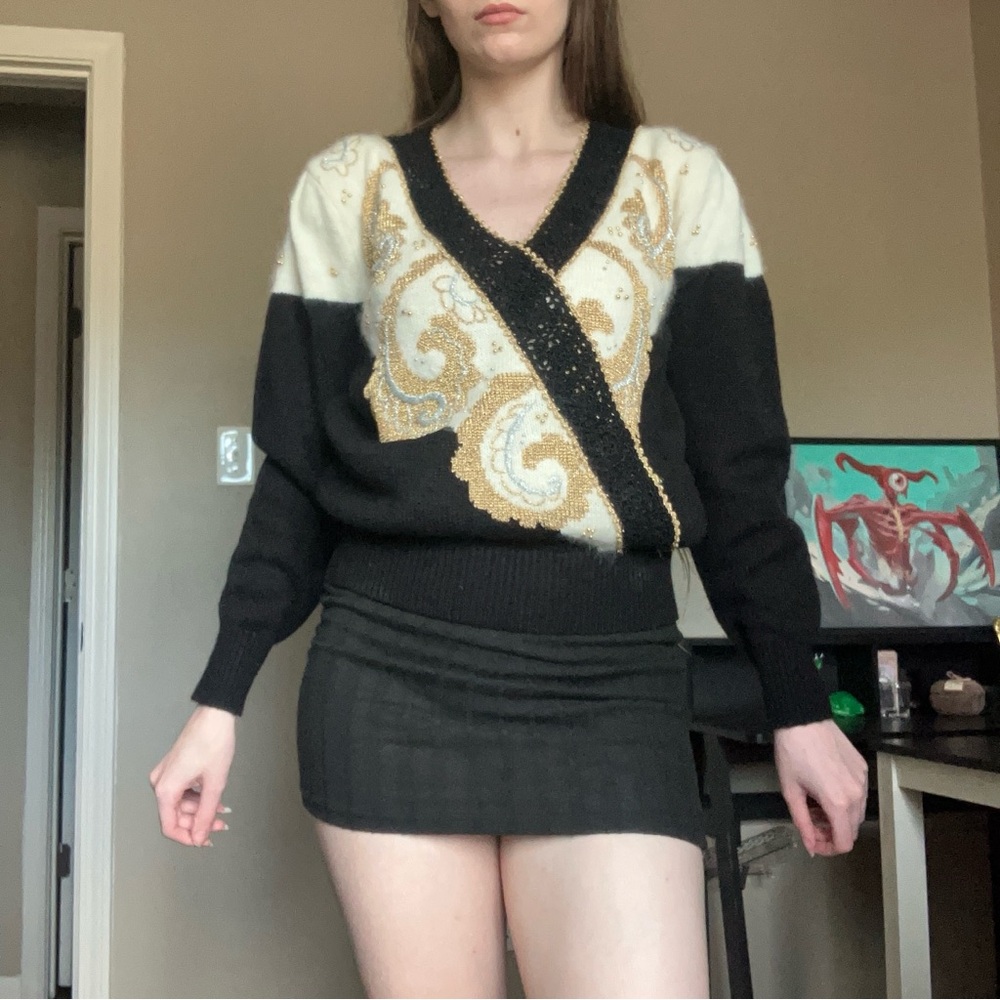 VINTAGE 80s EMBROIDERED SWEATER